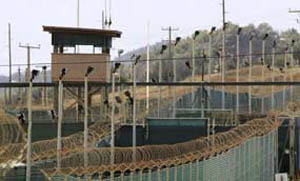 En la ilegal base naval hay en este momento unos 170 detenidos.