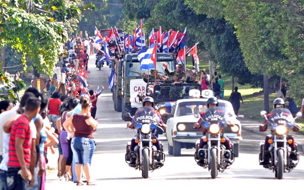 El pueblo de la capital recibió con júbilo a los caravanistas. Foto: Yander zamora