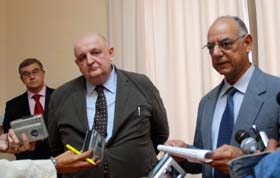 El viceministro Rafael Bernal interviene en la ceremonia, junto a su colega ruso Pavel V. Joroshilov. Foto: Yordanka Almaguer