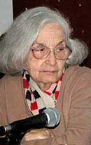 Fina Garca Marruz (La Habana, 1923). Destacada poetisa y ensayista, fundadora del Centro de Estudios Martianos y Profesora emrita de la Universidad de La Habana, en cuya obra se advierte una profunda resonancia tica y filosfica. Obtuvo el doctorado en 1961 en Ciencias Sociales y desde entonces se ha dedicado a la investigacin literaria...