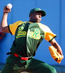 El mundialista Vladimir Ba�os evit� la barrida. Foto: Ricardo L�pez Hevia