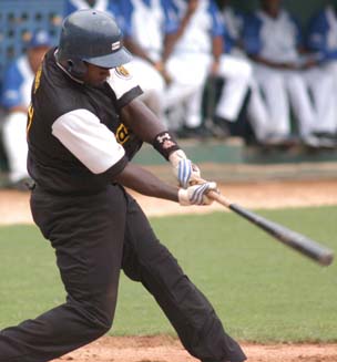 Vismay Santos decidi� con su jonr�n. Foto: Ricardo L�pez Hevia