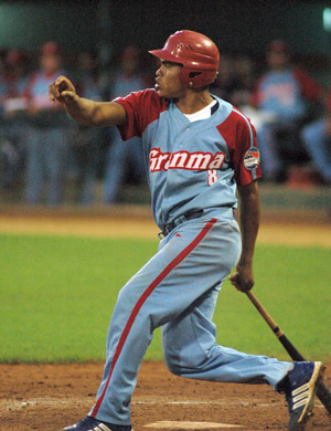 El granmense Yordanis Sam�n, col�der en impulsadas con 23.