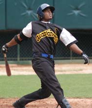 Giorvis sigue bien a la ofensiva. Foto Ricardo L�pez Hevia