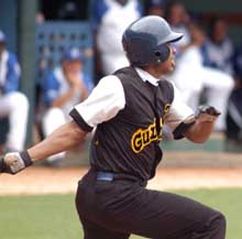 El guantanamero Roberquis Videaux, �ltimo zurdo que se llev� una corona de bateo. &nbsp;Foto Ricardo L�pez Hevia