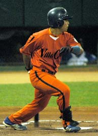 Andy Zamora sac de juego a los avileos con su jit de dos carreras en el sexto. Foto:  Ricardo Lpez Hevia