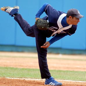 El zurdo Wilber P�rez sac� del juego a los Azules. Foto Ricardo L�pez Hevia