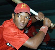 Yariel Duque acab� con el pitcheo azul. Foto Ricardo L�pez