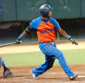 Yunier Mendoza contina siendo un pilar ofensivo. Foto: Ricardo Lpez Hevia