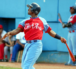 El jonrn de Yorelvis Charles, con dos a bordo, fue clave en el triunfo nmero 11 de los Tigres. Foto: Ricardo Lpez Hevia