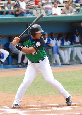 Listo para conectar uno de sus grandes batazos. Foto: Otmaro Rodr�guez