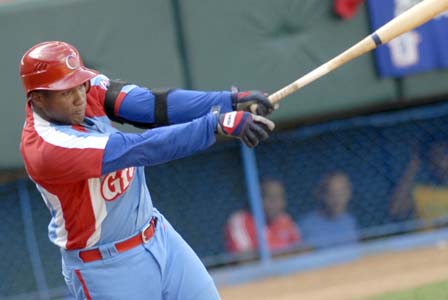 Despaigne se meti� en la pelea de los jonrones. Foto: Ricardo L�pez Hevia 