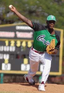 Entenza, por debajo de dos carreras limpias permitidas. Foto: Ricardo L�pez Hevia