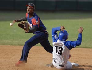 Industriales-Camag�ey pudiera ser una buena subserie, con el Changa Mederos como escenario. Foto: Ricardo L�pez Hevia.