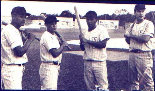 Wilfredo S�nchez, Rigoberto Rosique, F�lix Isasi, los Tres Mosqueteros, junto a Tom�s Soto.