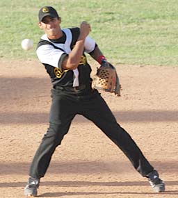 La racha de Dainer Moreira lo ha colocado como tercero de los bateadores. Foto: Otmaro Rodr�guez