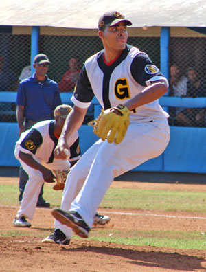 Hinojosa volvi� a lanzar con efectividad.