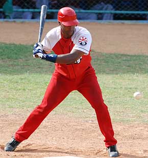 Rolando Meri�o entr� en los 300 y es el mejor impulsador santiaguero, empatado con Reutilio. FOTO: OTMARO RODR�GUEZ.