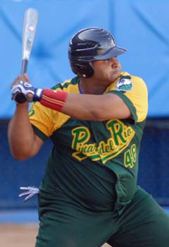 Peraza es el nuevo l�der en jonrones (7) despu�s de botar dos pelotas en Bauta. FOTO: RICARDO L�PEZ HEVIA