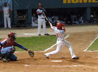 Yorelvis Charles la desapareci� con las bases llenas. FOTO: ALBERTO BORREGO