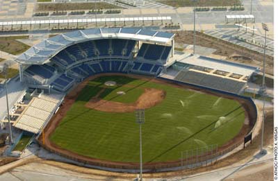 Estadio de bisbol en Atenas, donde participarn 8 equipos que renen a 192 deportistas. Sern dos escenarios de juegos. El Campo 1 tiene capacidad para 8 700 espectadores y el Campo 2, acoger a 3 300.