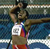 La doble campeona mundial ha demostrado estabilidad sobre los 70 metros.