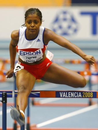 Anay Tejeda pudo hacer camino en las vallas con su mejor marca de la temporada.