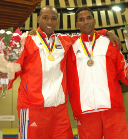 Andrs Carrillo y Camilo Boris, oro y plata en espada.