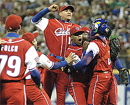 Foto de la victoria de Cuba, tomada del Peri�dico El Nuevo D�a, de Puerto Rico