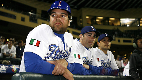 El entrenador de bateo Mike Piazza jugó en el Primer Clásico.