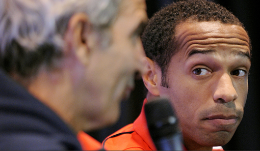 Entre la duda y el escarnio, Francia intentar� imponerse en la complicada llave que tambi�n alberga al elenco anfitri�n.