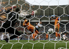 Hernn Crespo anot el primer gol argentino