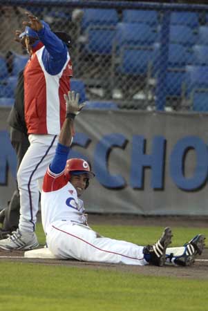 Michel conect un doble.