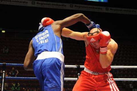 El supercompleto Erislandy Savn fulmin por RSC al gals Andrew Jones. Foto del sitio del Mundial