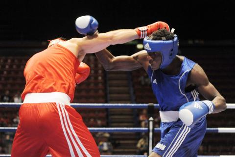 Erislandy Savn fue el primer cubano en escalar al ring. Foto del sitio del Mundial de boxeo.
