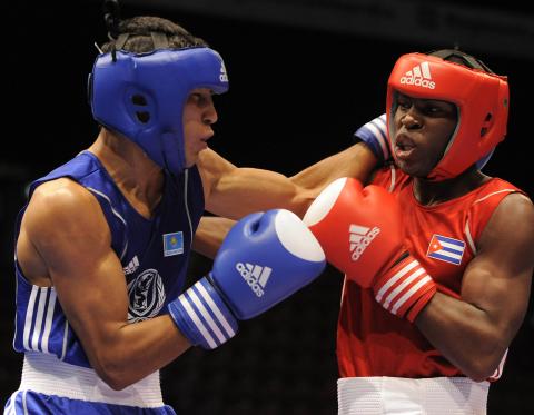 Idel debi emplearse a fondo ante el kazajo Gani Zhailauov. Foto: Fabio Bozzani/AIBA
