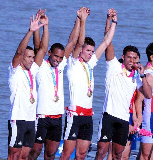 FUERTE LA REGATA, MAS LOS CUBANOS DEL CUATRO SIN GANARON EL ORO. Foto: Ricardo López Hevia, enviado especial