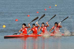 El kayac femenino integrado por Yulitsa Meneses, Yusmary Mengana, Darisleydis Amador y Dayexi Gandarela, obtuvieron la medalla de bronce de los XVI Juegos Panamericanos, en la prueba K-4 a 500 metros. Foto: Juan Pablo Carreras (AIN)