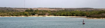 En el interior de la baha existen playas de arenas blancas y mulatas, como La Caimana. Foto: Juan Pablo Carreras