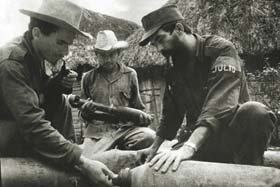 Ramiro Valds y Camilo Cienfuegos en la Sierra Maestra