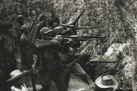 Prctica de tiro en la Sierra Maestra