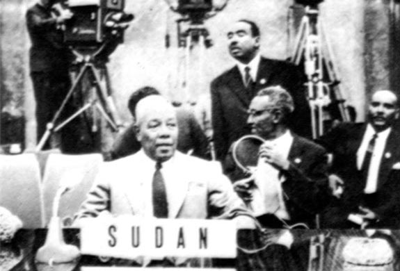 Participantes en la I Cumbre. Presidente del Consejo Supremo de las Fuerzas Armadas Sudanesas, Ibrahim Abbdoud. 