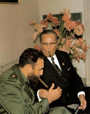 IV Cumbre. Encuentro entre el Presidente Fidel Castro y el Presidente Tito, en Argelia en 1973. 