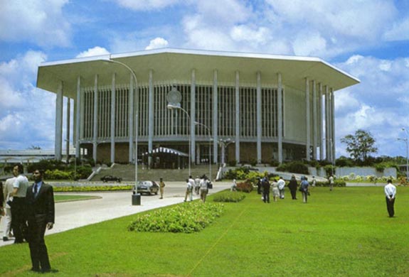 La 5ta Conferencia del MNOAL, en Colombo, 1976.