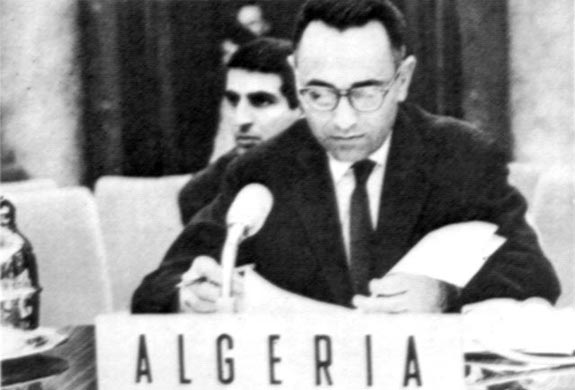 Participantes en la I Cumbre. En la foto el Presidente del Gobierno Provisional Argelino, Behkhedda Ben Youssef. 