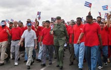 El Comandante en Jefe encabez la gigantesca marcha contra el terrorismo. Foto: Marcelino Vzquez