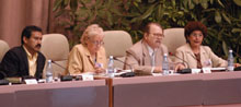 PANEL NO 1 "TERRORISMO: CONEXION MIAMI" DE IZQUIERDA A DERECHA: HERNANDO CALVO OSPINA, COLOMBIA; STELLA CALLONI, ARGENTINA; MANUEL HEVIA, CUBA Y ALICIA HERRERA, VENEZUELA. Foto: Jorge Luis Gonzlez