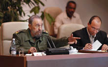 EL COMANDANTE EN JEFE, FIDEL CASTRO, PRESIDE LAS SESIONES DEL EVENTO.  Foto: Jorge Luis Gonzlez
