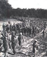 Prisioneros franceses tras la victoria de Dien Bien Phu