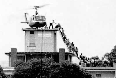El ltimo "Huey" yanki se retira de Vietnam
